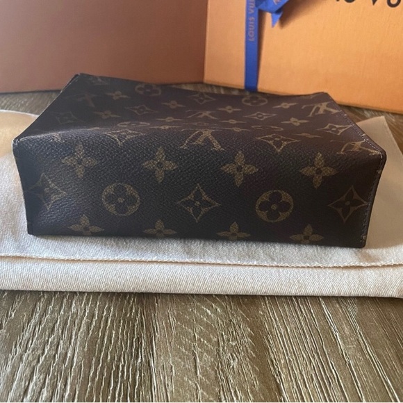 Louis Vuitton Monogram Brown Cosmetic Bag - Picture 1 of 8